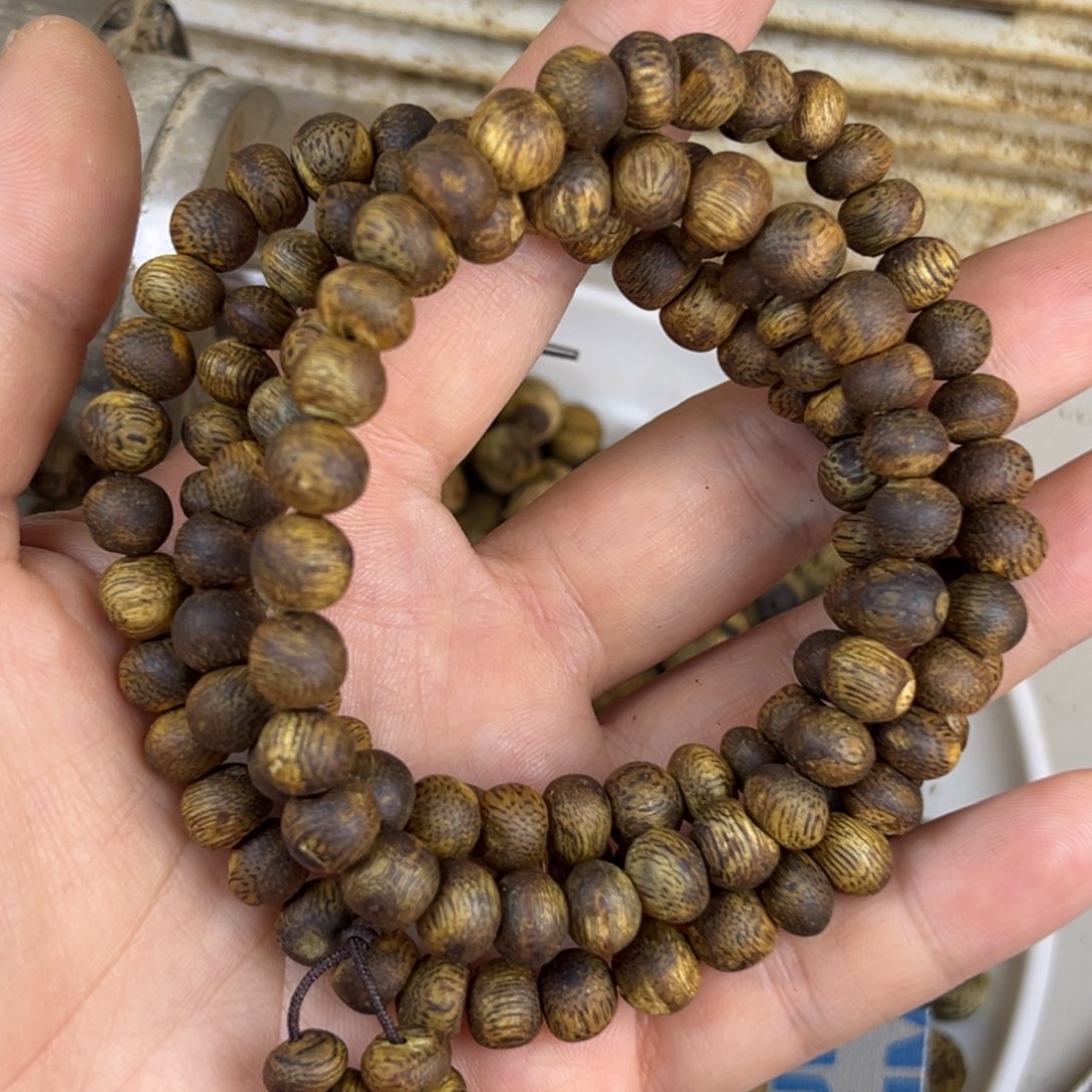 沉香碎屑沉香白棋九九沉虫漏卡8随形多圈