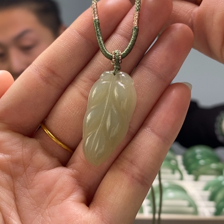 和田玉颈饰未镶嵌金枝玉叶