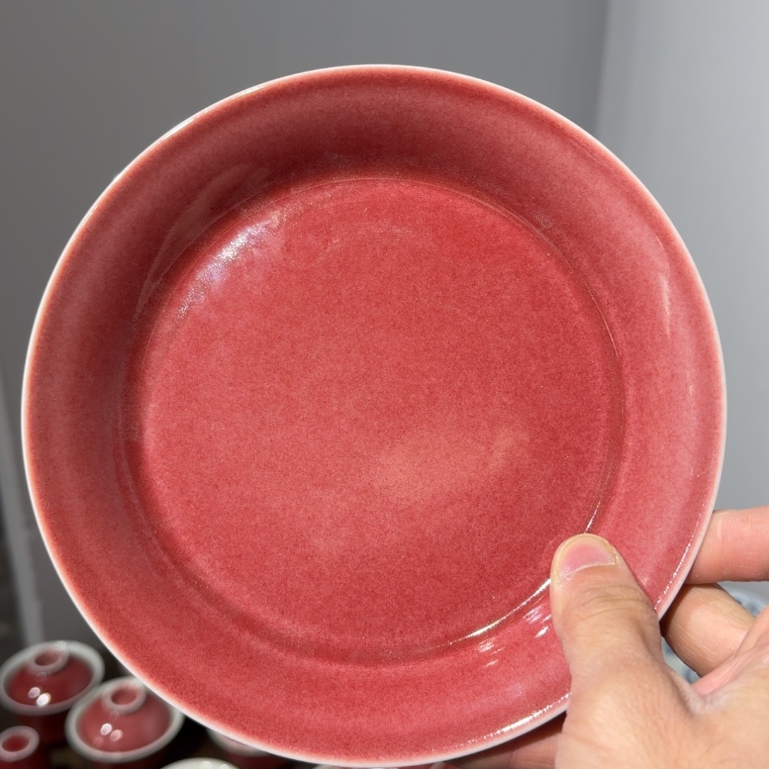 律***己景德镇陶瓷。         