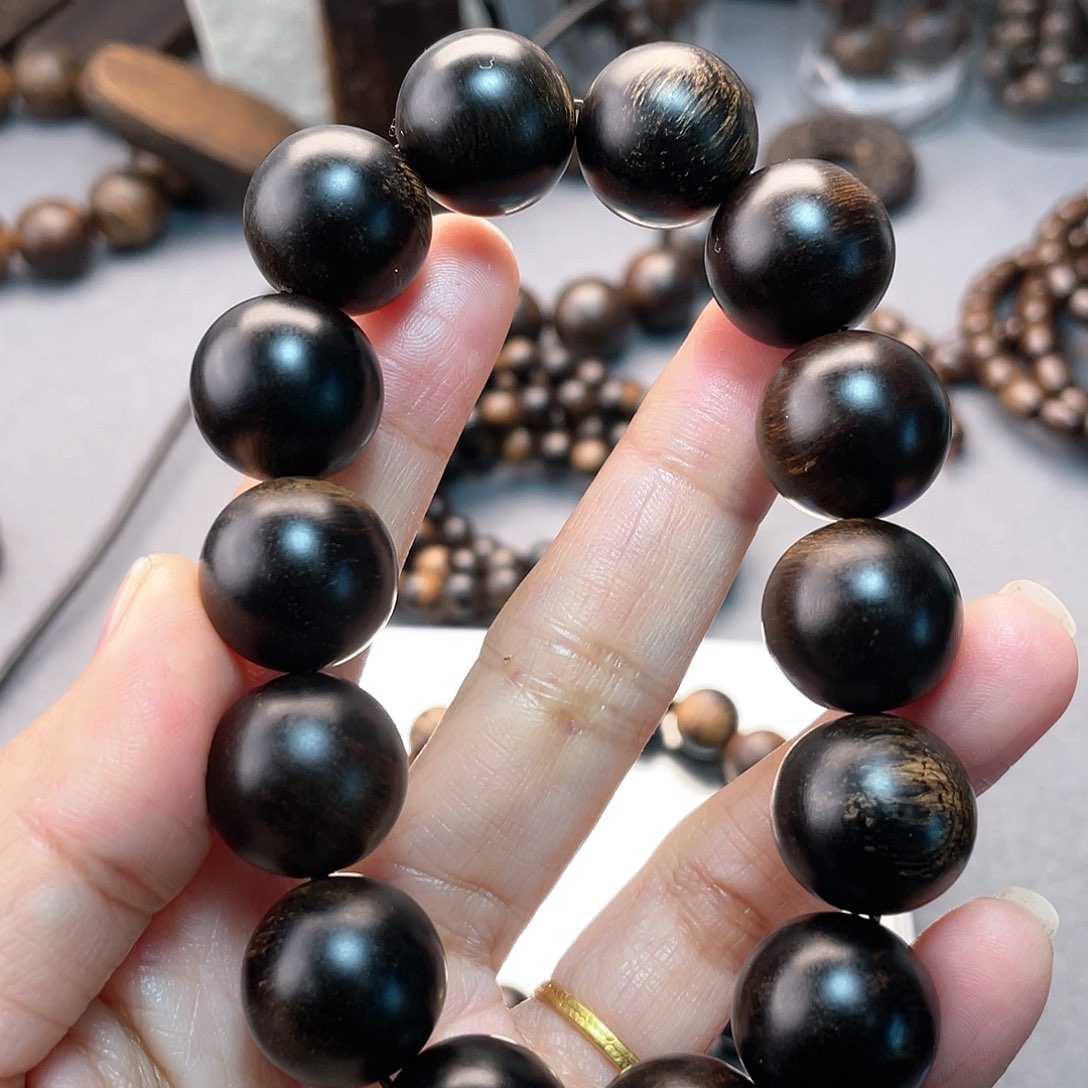 沉香手串羽*尘白棋瘤疤1.6