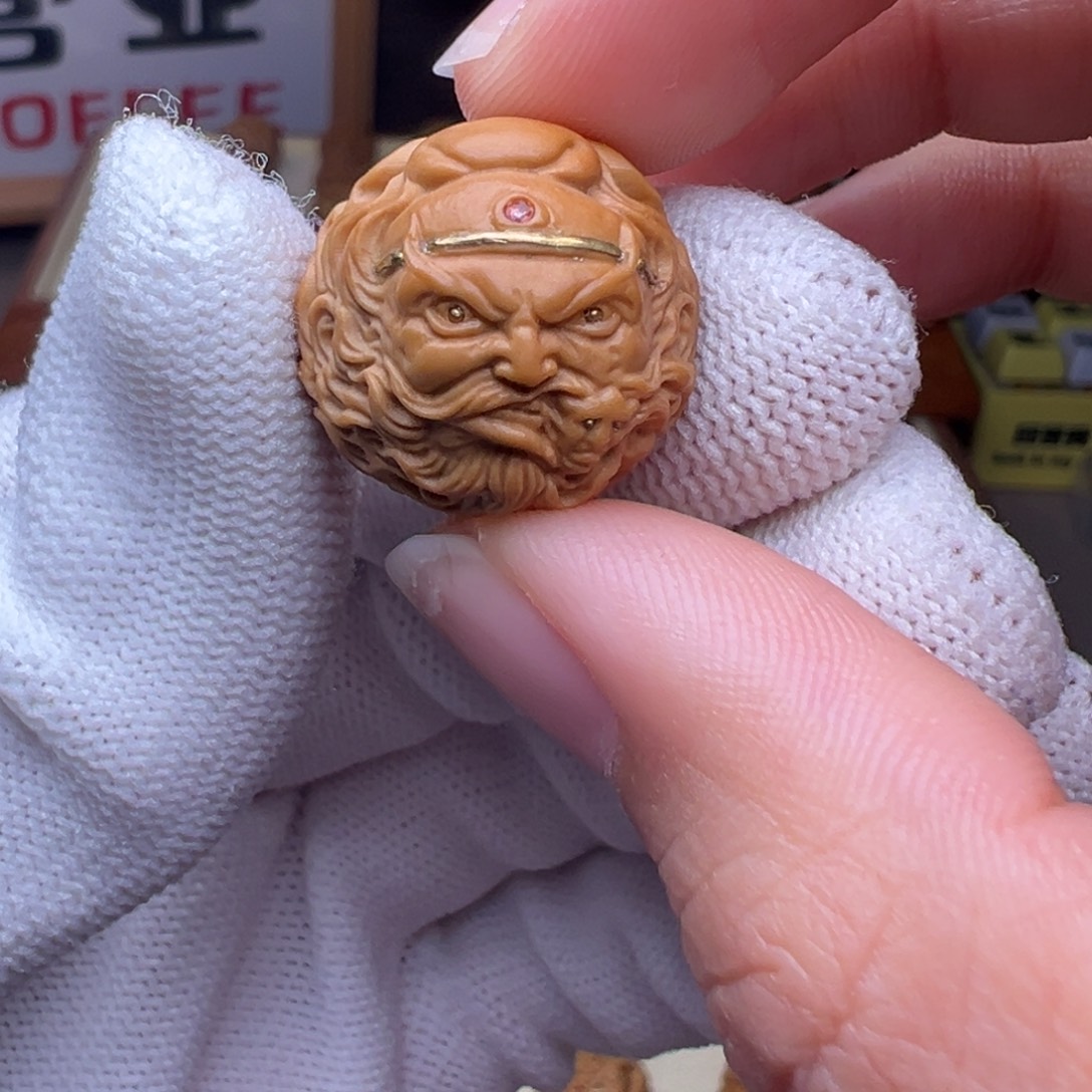 把件猴头核桃镶嵌款钟馗美女全品有正常封口线