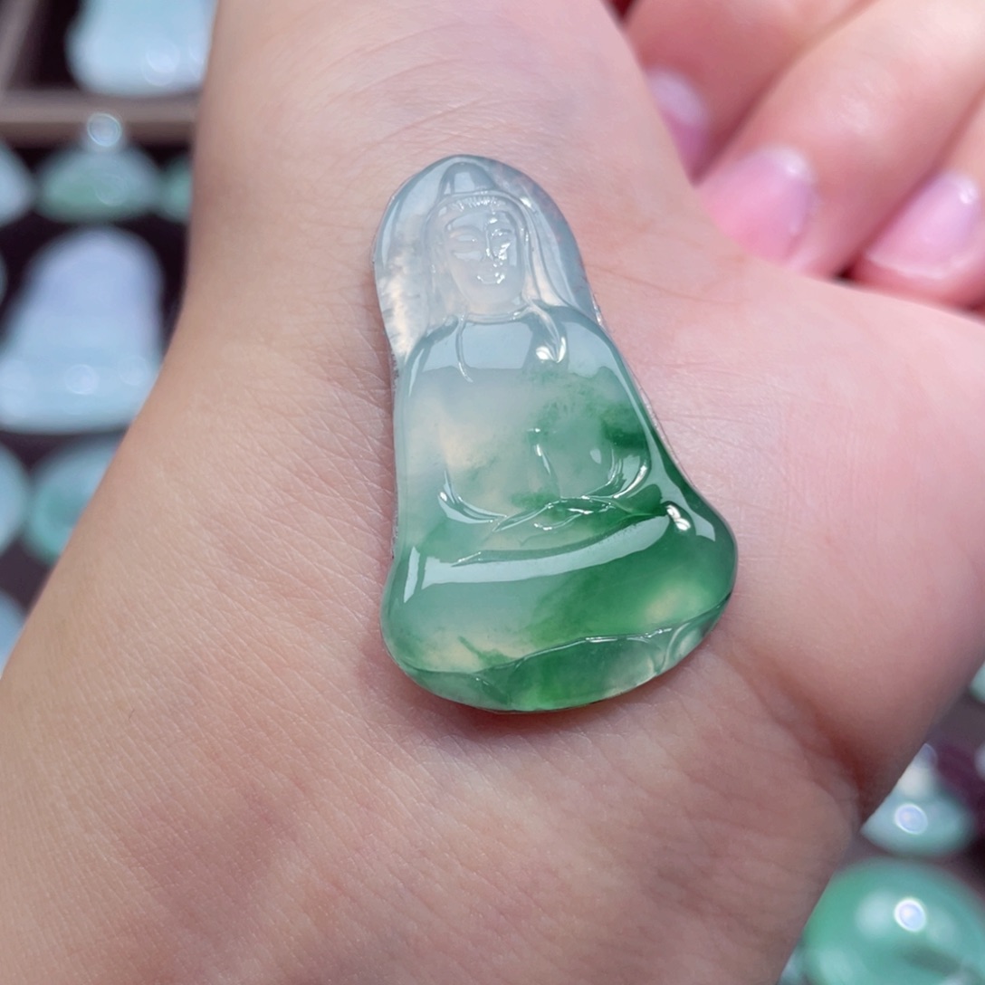 颈饰未镶嵌翡翠素衣观音