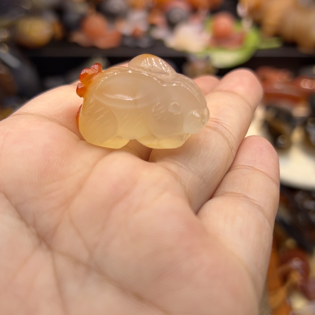 琑****玛瑙/玉髓未镶嵌挂件/手玩/小摆件小兔