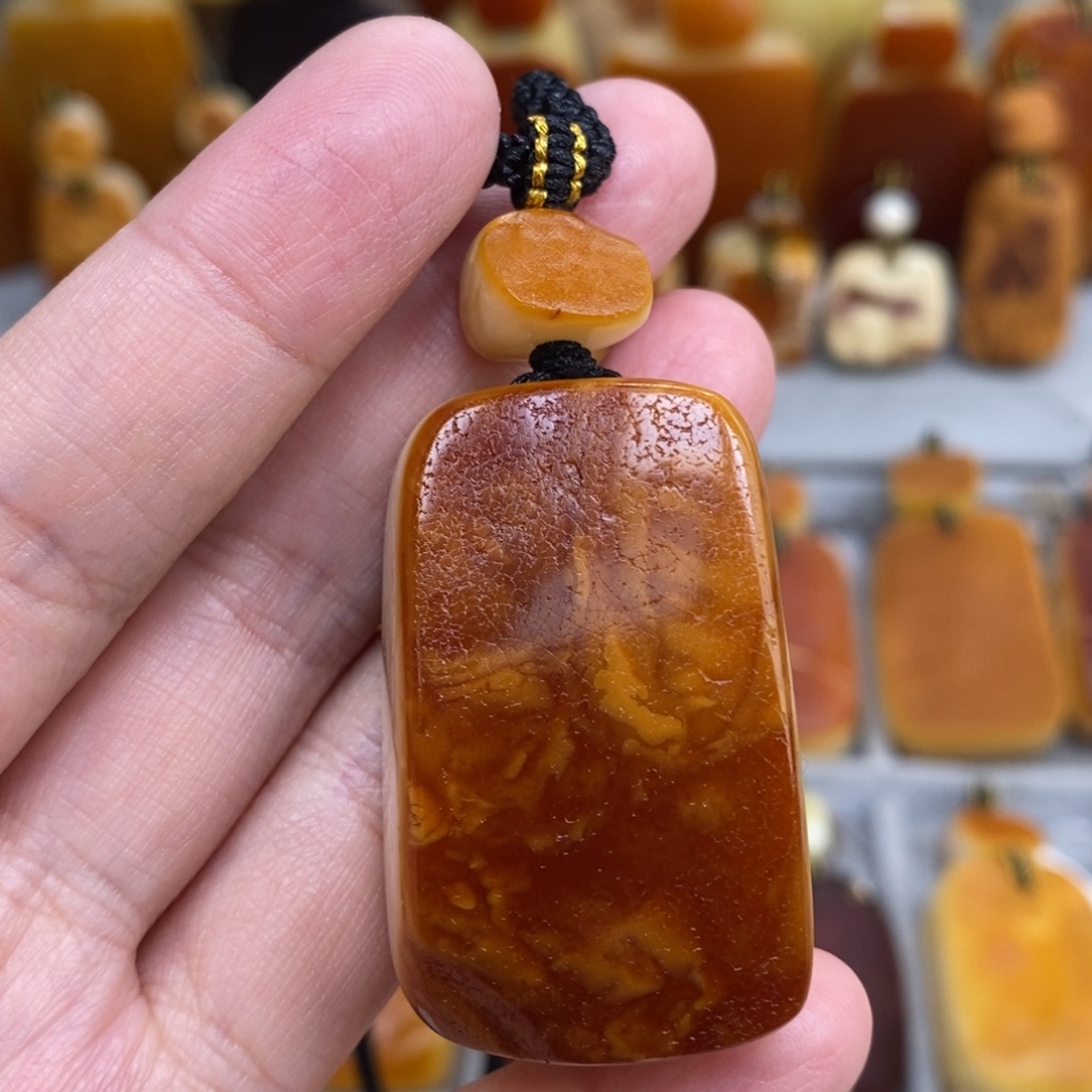 蜜蜡未镶嵌珠宝奇石