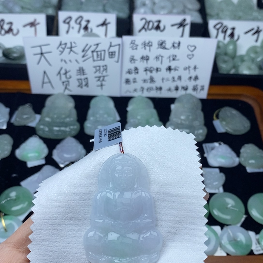 翡翠颈饰未镶嵌观音