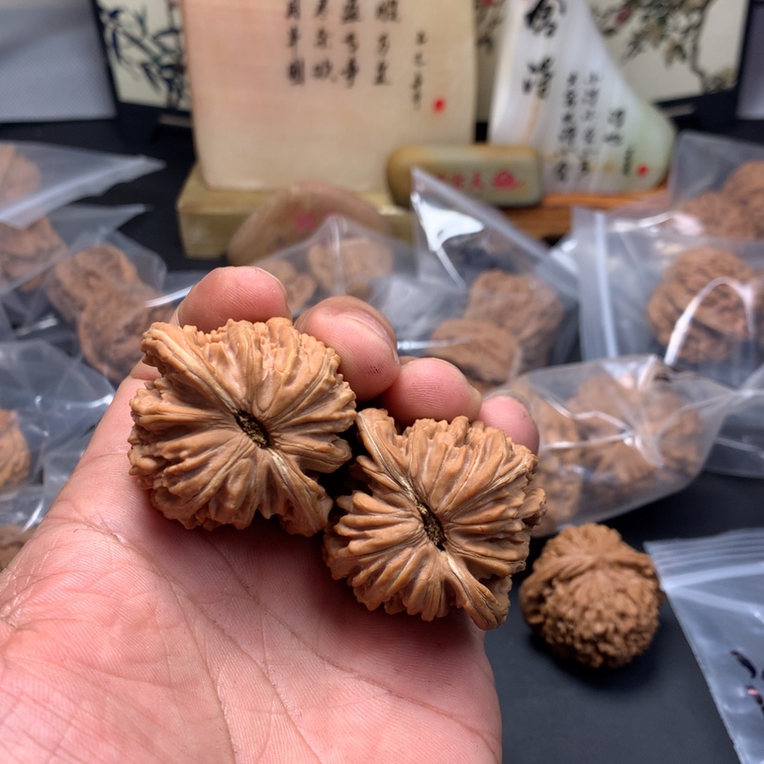 从***花把件文玩核桃四座楼