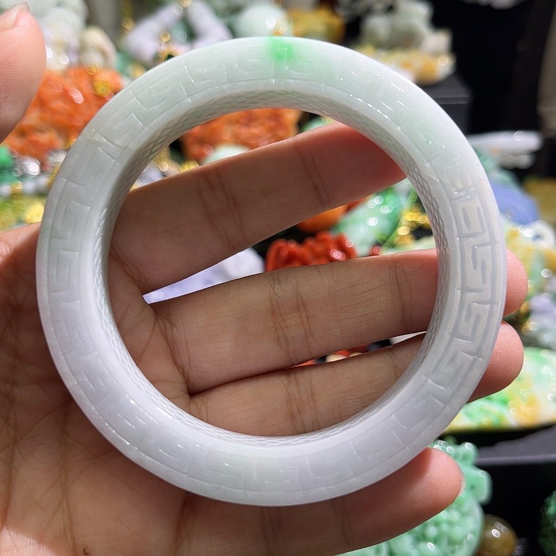 翡翠未镶嵌颈饰待编织