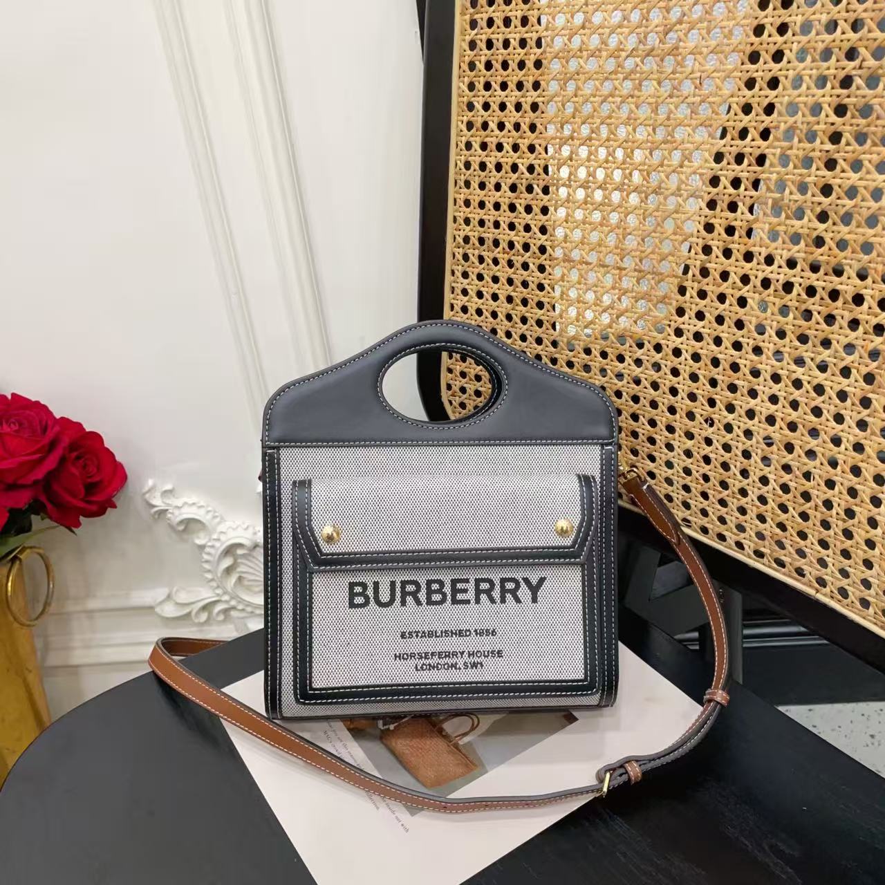 95新 BURBERRY/博柏利 GGS邮差包小号黑色金扣单肩包 27444612