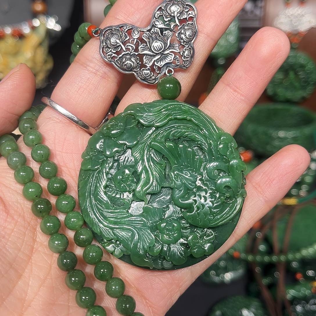 颈饰未镶嵌和田玉（糖玉）玉*