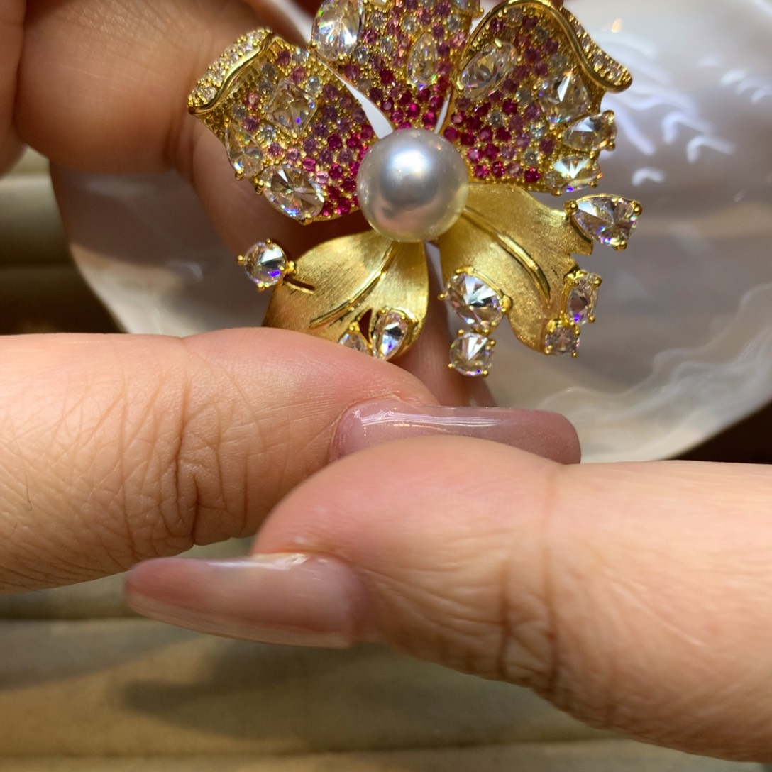 未镶嵌胸饰海水珍珠