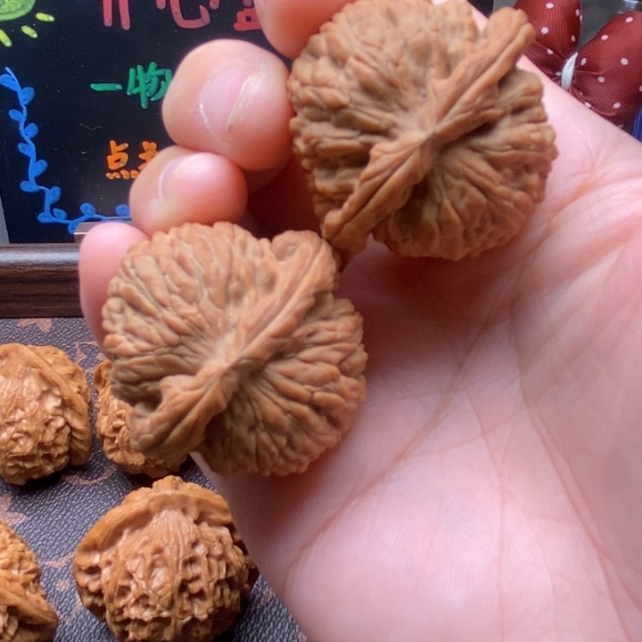 モ***ィ文玩核桃吊坠白狮子36全