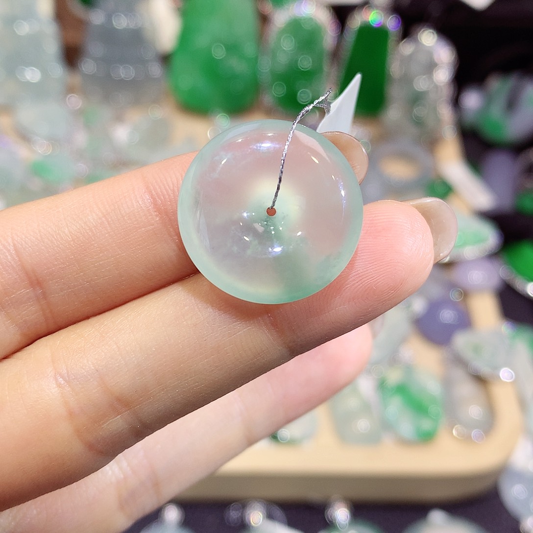 翡翠未镶嵌颈饰扣