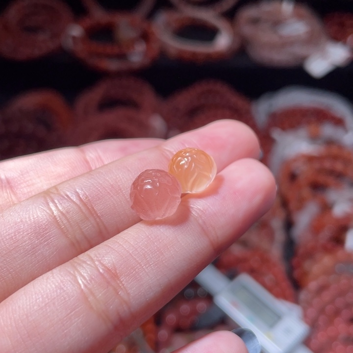 南红玛瑙未镶嵌莲花雕刻珠1753