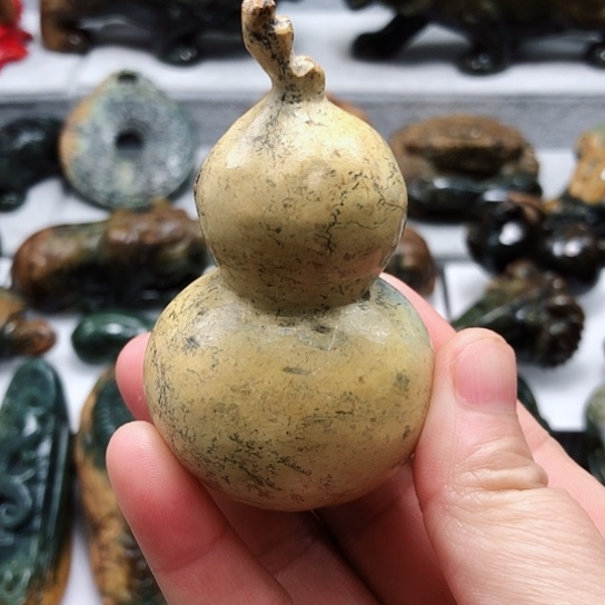 岫岩河磨玉（透闪石质玉）把件未镶嵌