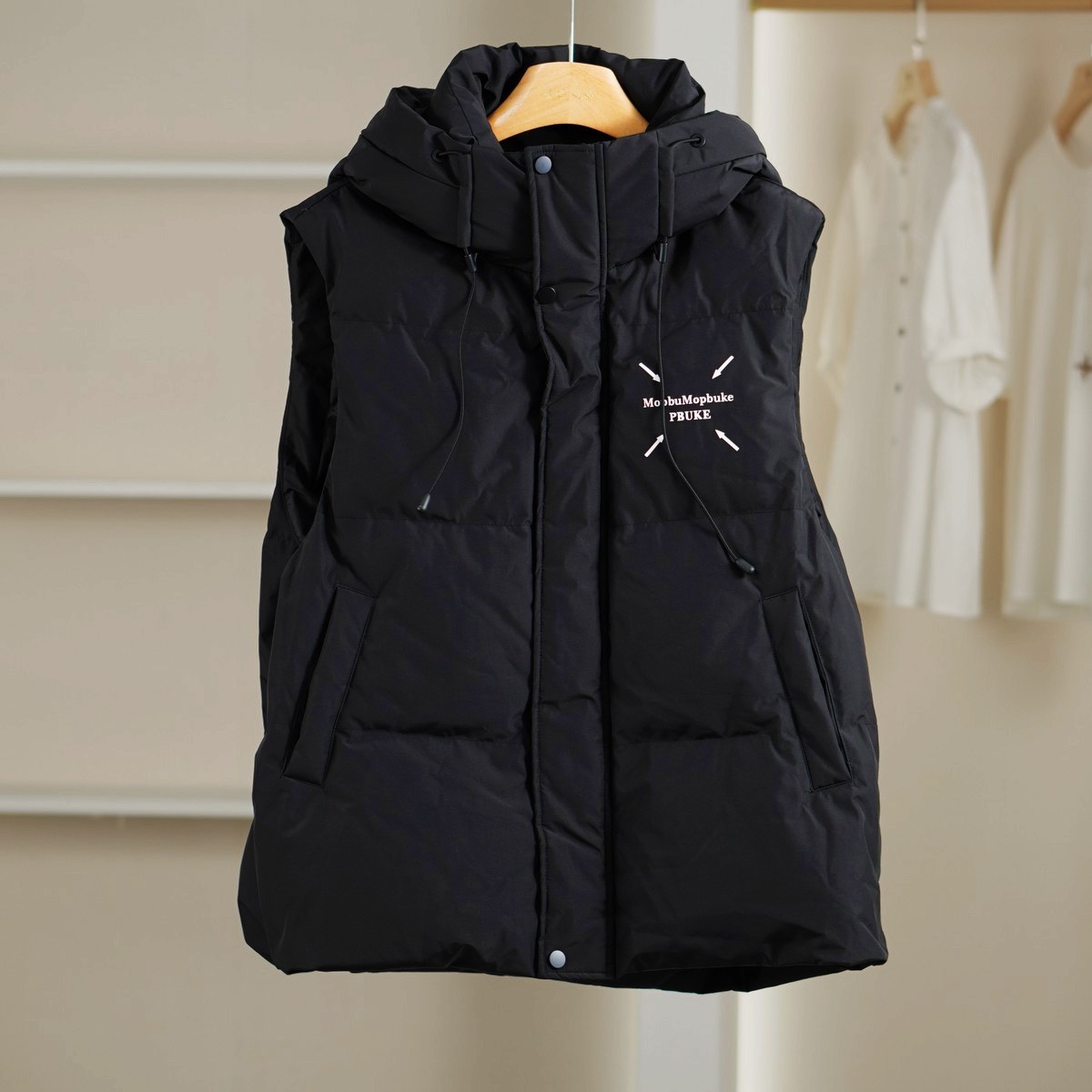 【麦笛•品牌新款】5081155 保暖连帽马甲羽绒服冬季女装品牌折扣