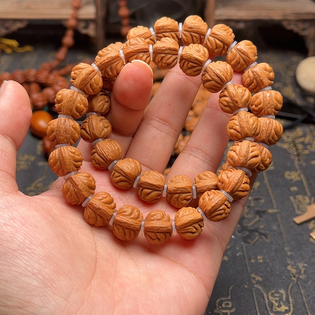 吊坠桃核赤金风雨手串