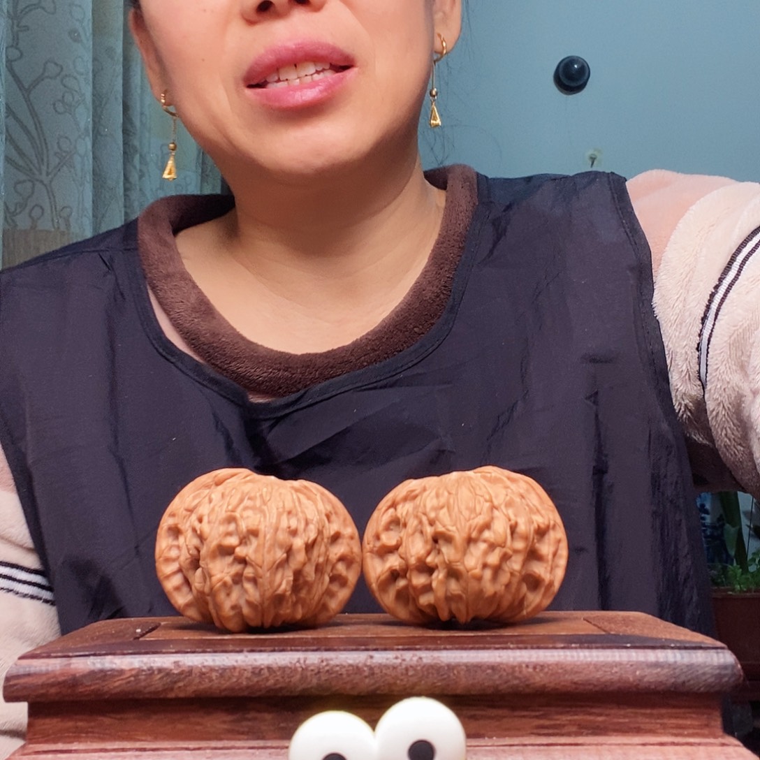 m***s文玩核桃吊坠磨盘