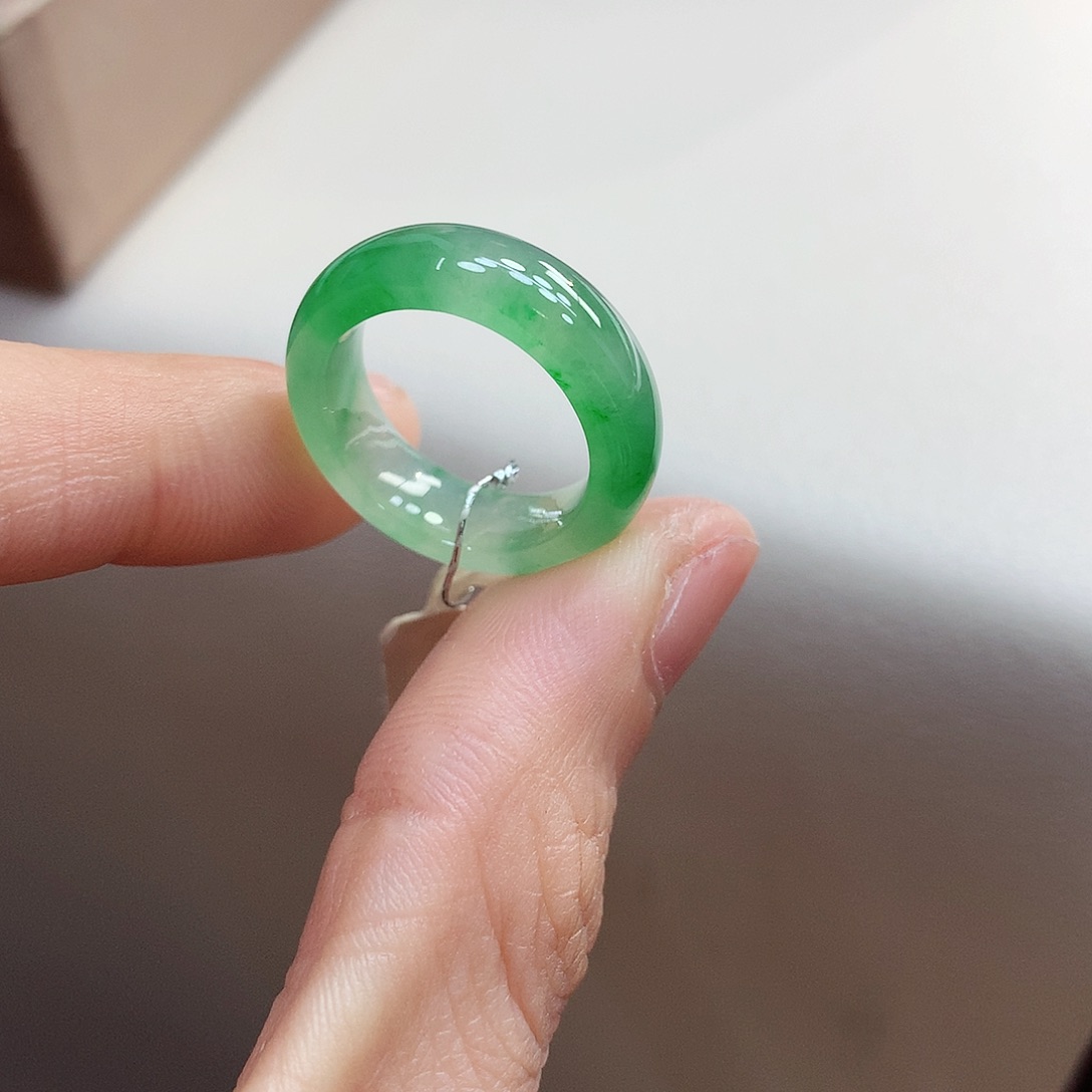 翡翠戒指未镶嵌10-11号
