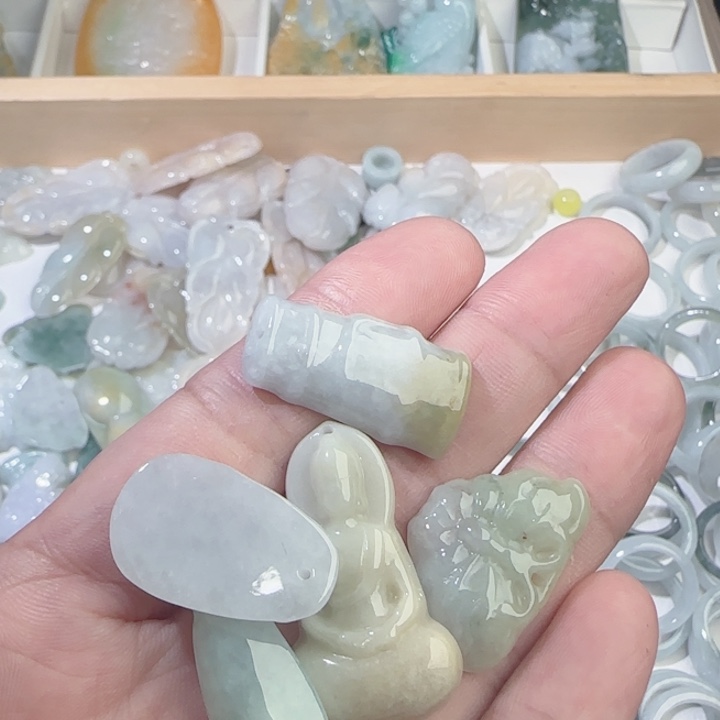 只买单纯的吊坠，没带链子，属的性质。