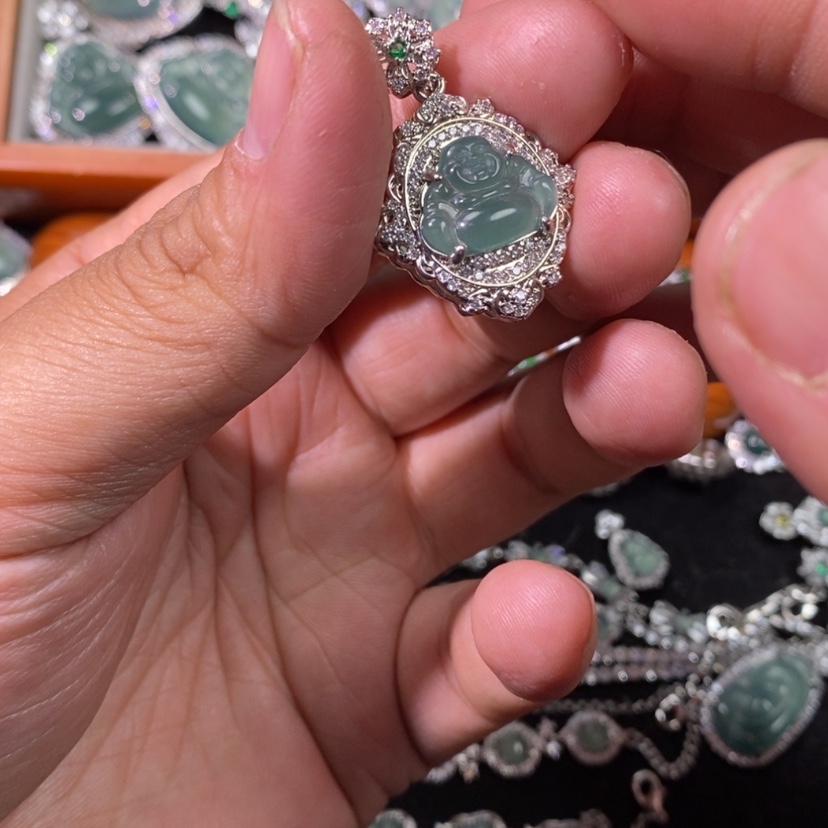 【闪购商品】翡翠颈饰未镶嵌天然