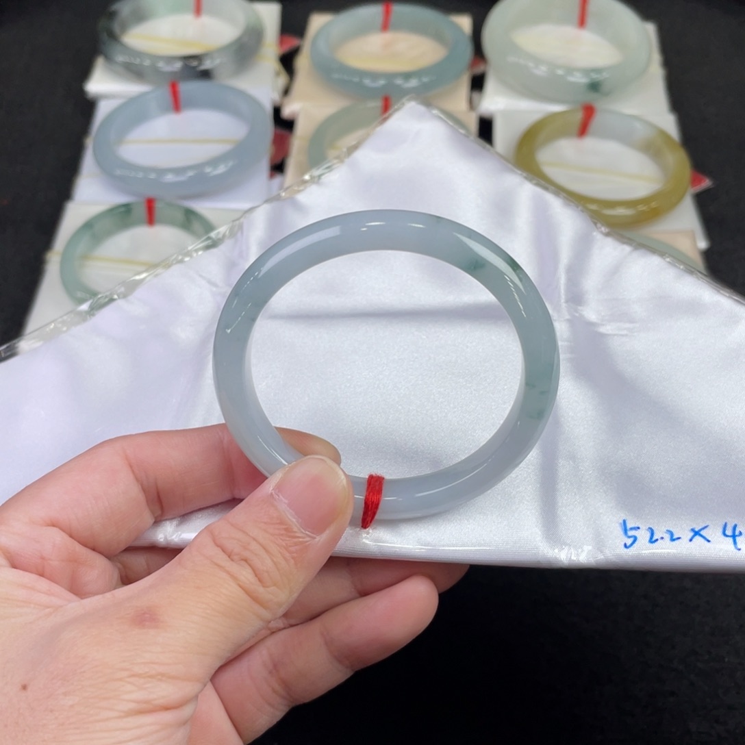 翡翠未镶嵌手镯52贵妃