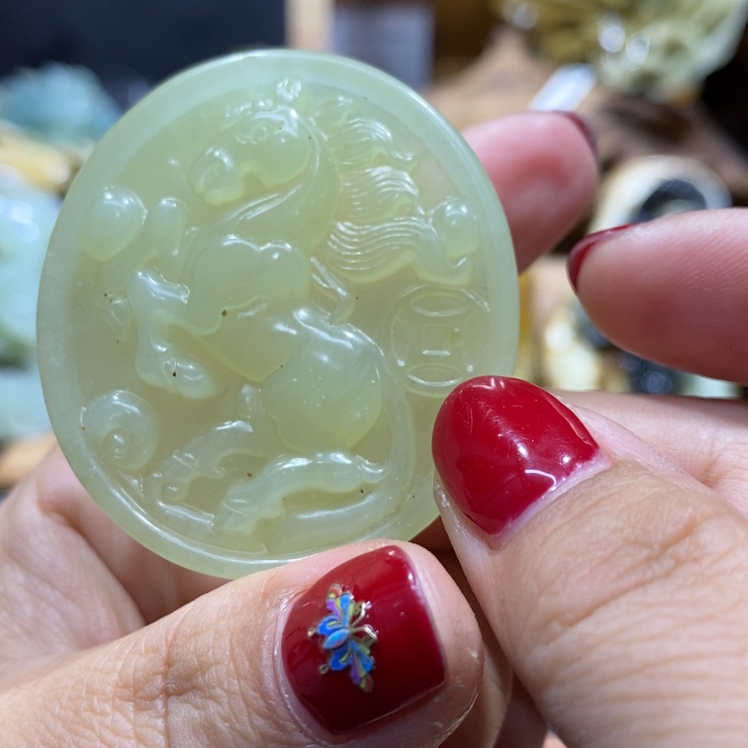 蛇纹石玉颈饰未镶嵌