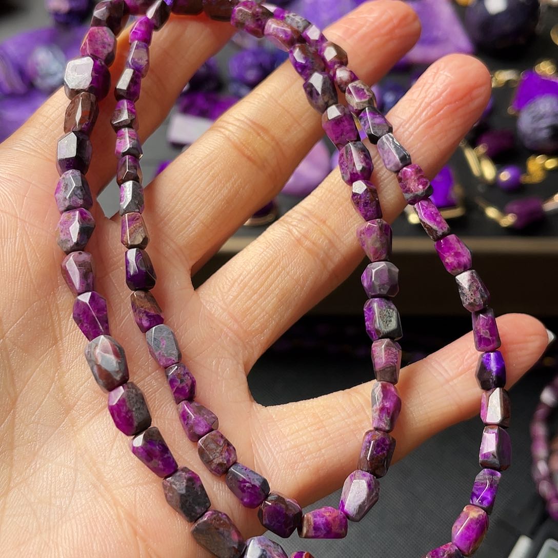 未镶嵌苏纪石（舒俱来）项链