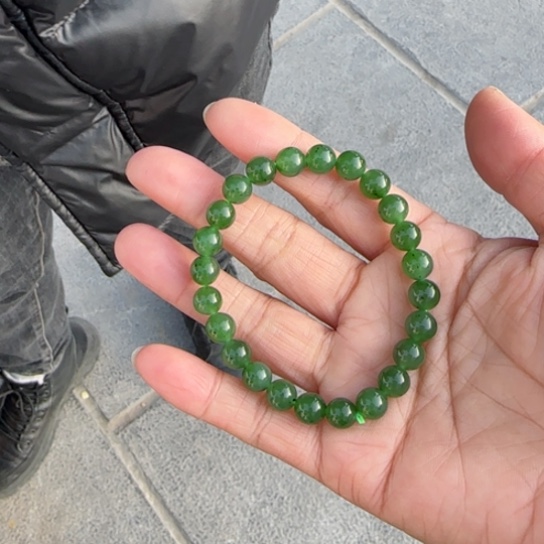 和田玉手链未镶嵌卡8阳绿，多样性发一，微点