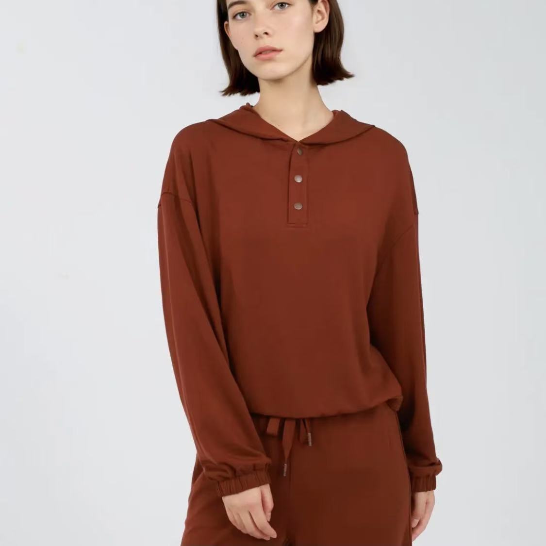 GIRDEAR/哥弟新款时尚简约休闲百搭运动轻盈连帽长袖卫衣女130108