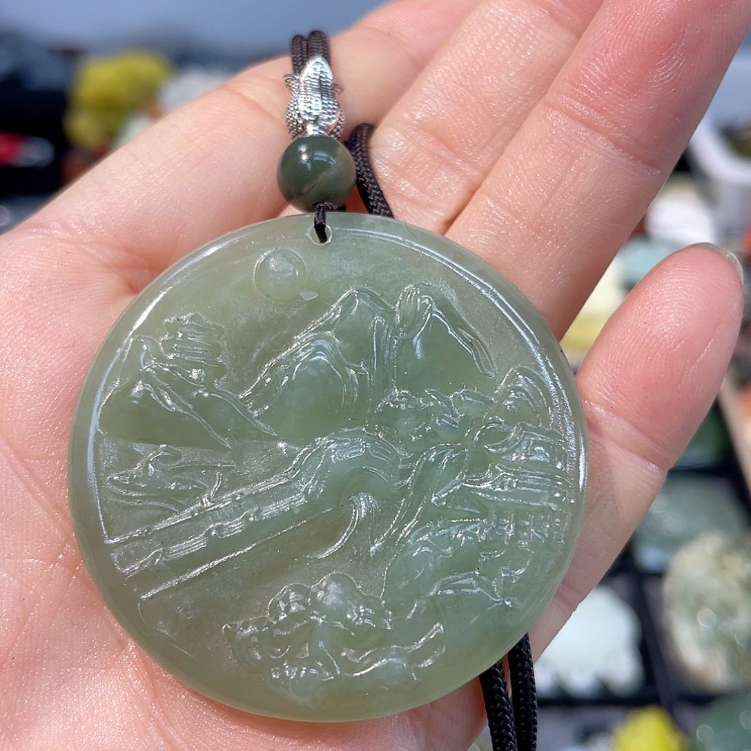 蛇纹石玉未镶嵌颈饰