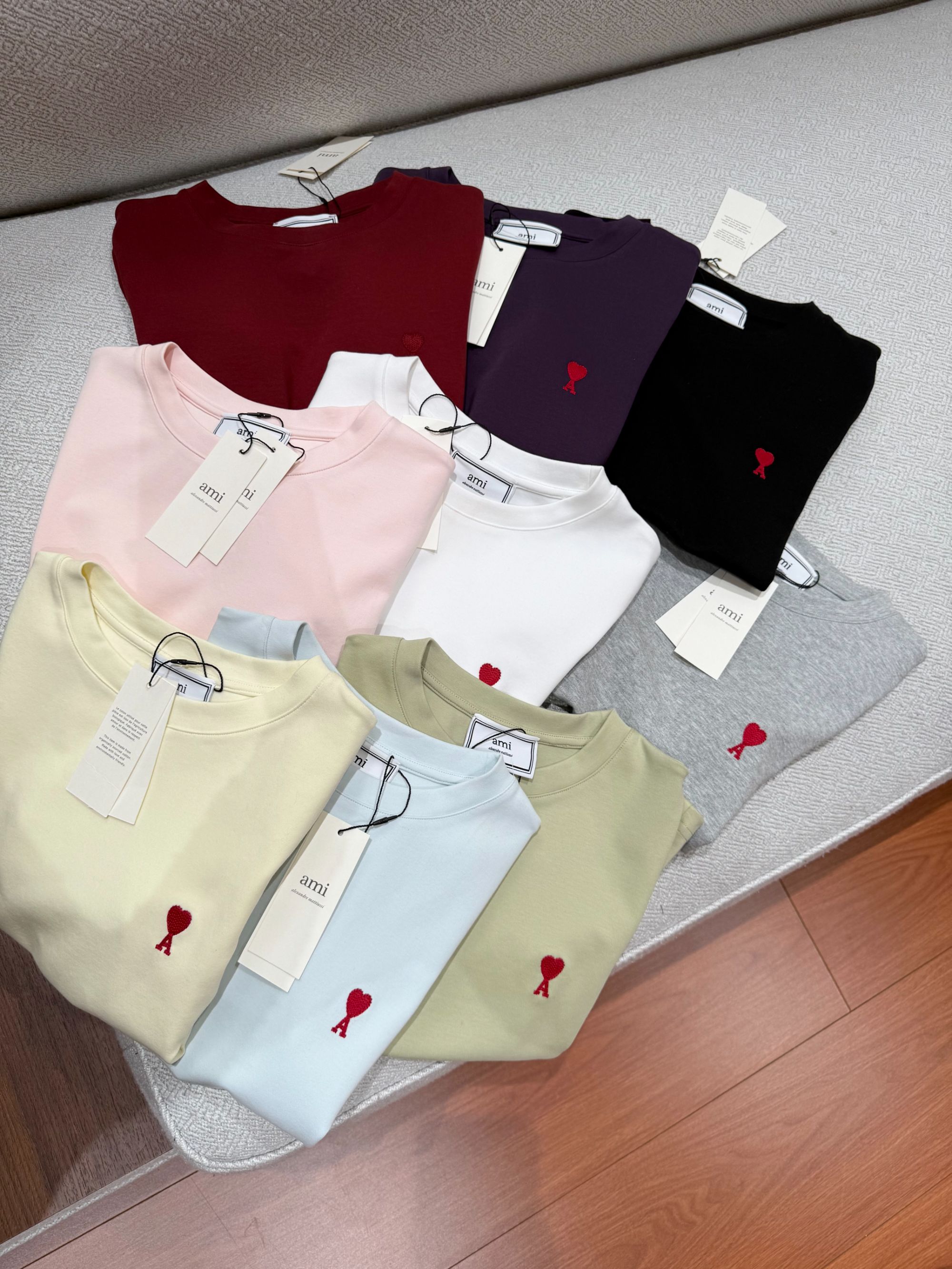 【述恩推荐】2025 年新款韩版欧货短袖T恤正肩爱心小标女