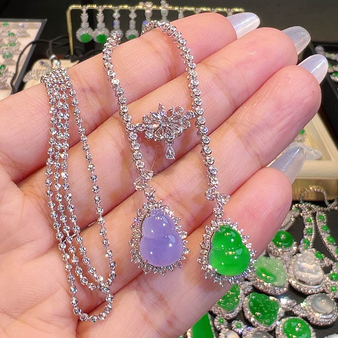 翡翠项链18K金镶嵌翡翠春彩