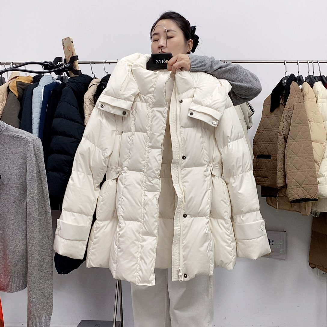 白色120斤以内棉服