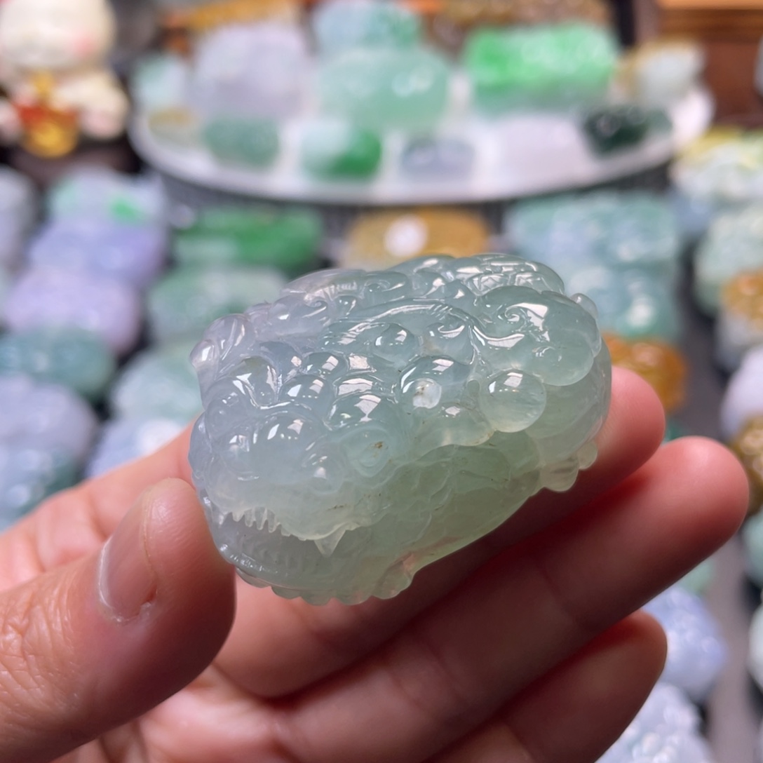 翡翠未镶嵌颈饰貔貅