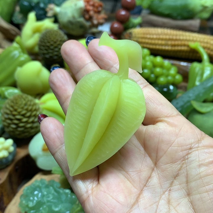 蛇纹石玉手把件未镶嵌