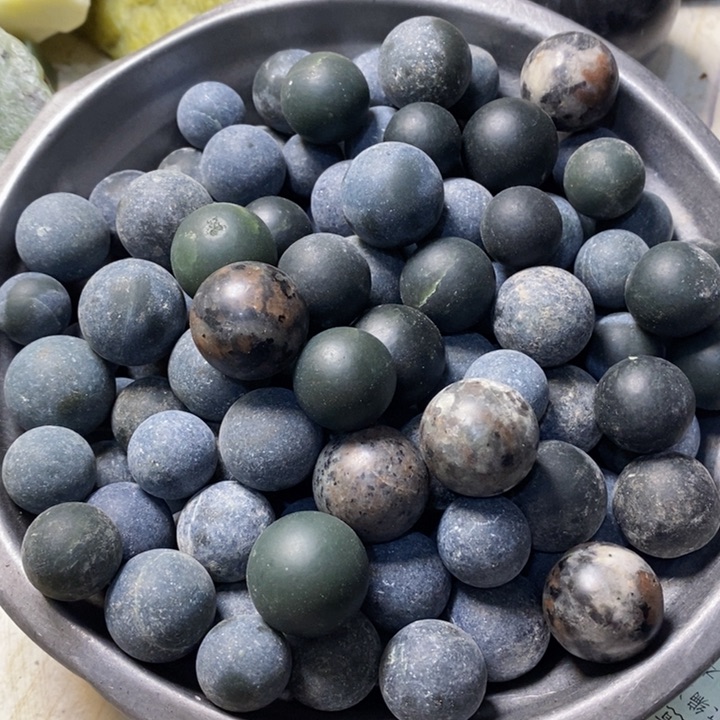 透闪石质玉珠宝半成品未镶嵌