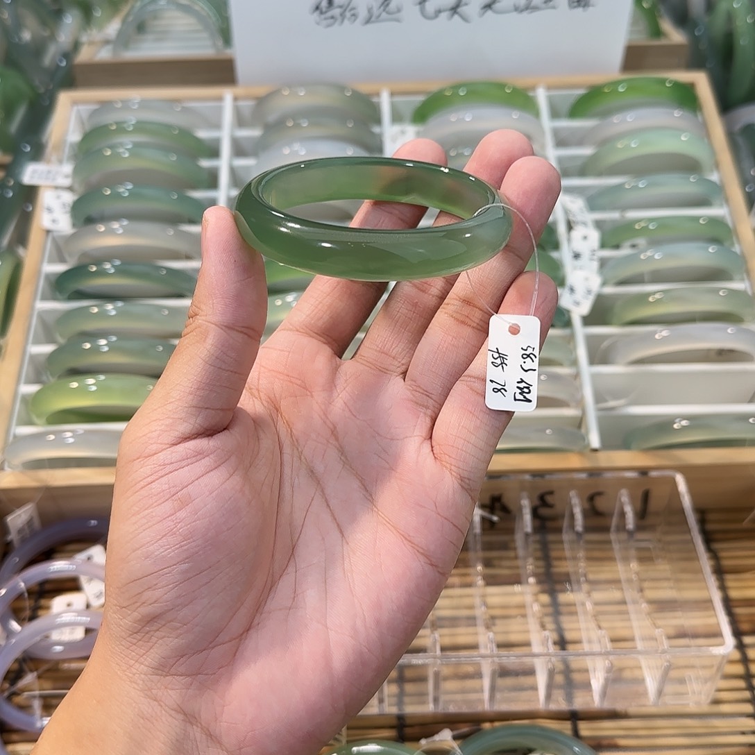 玛瑙/玉髓未镶嵌手镯圈口58.3