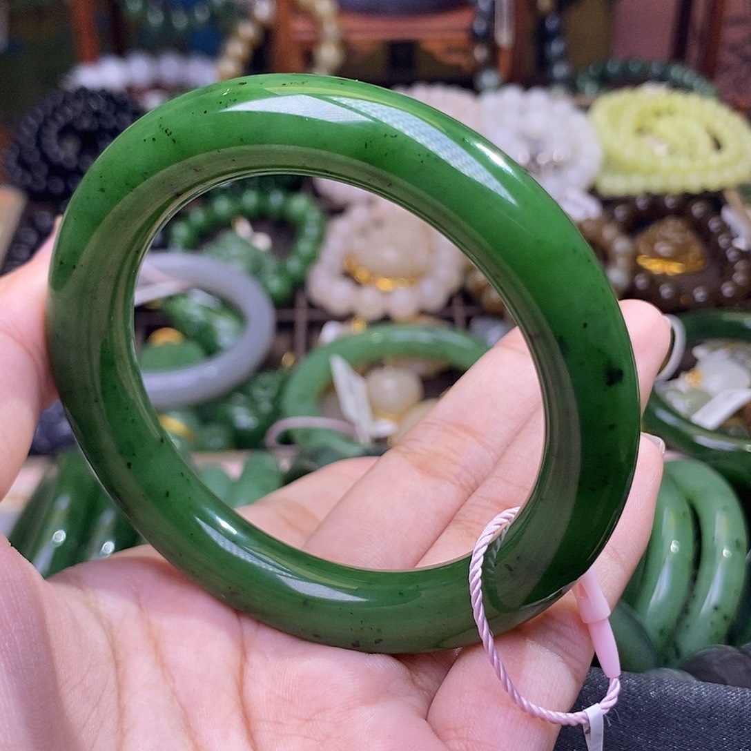 和田玉未镶嵌颈饰碧玉俄七辣绿老矿料胖圆手镯56.6