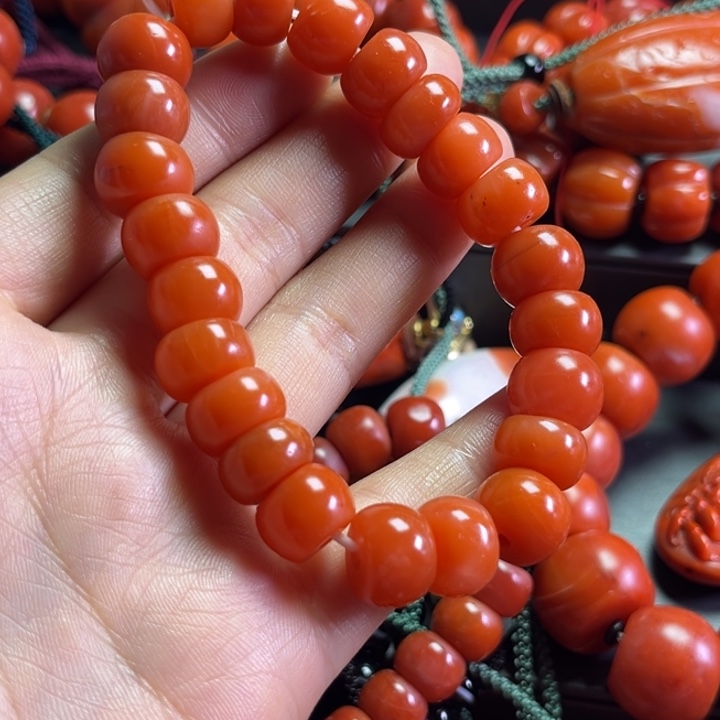 颈饰琉璃琉璃……………