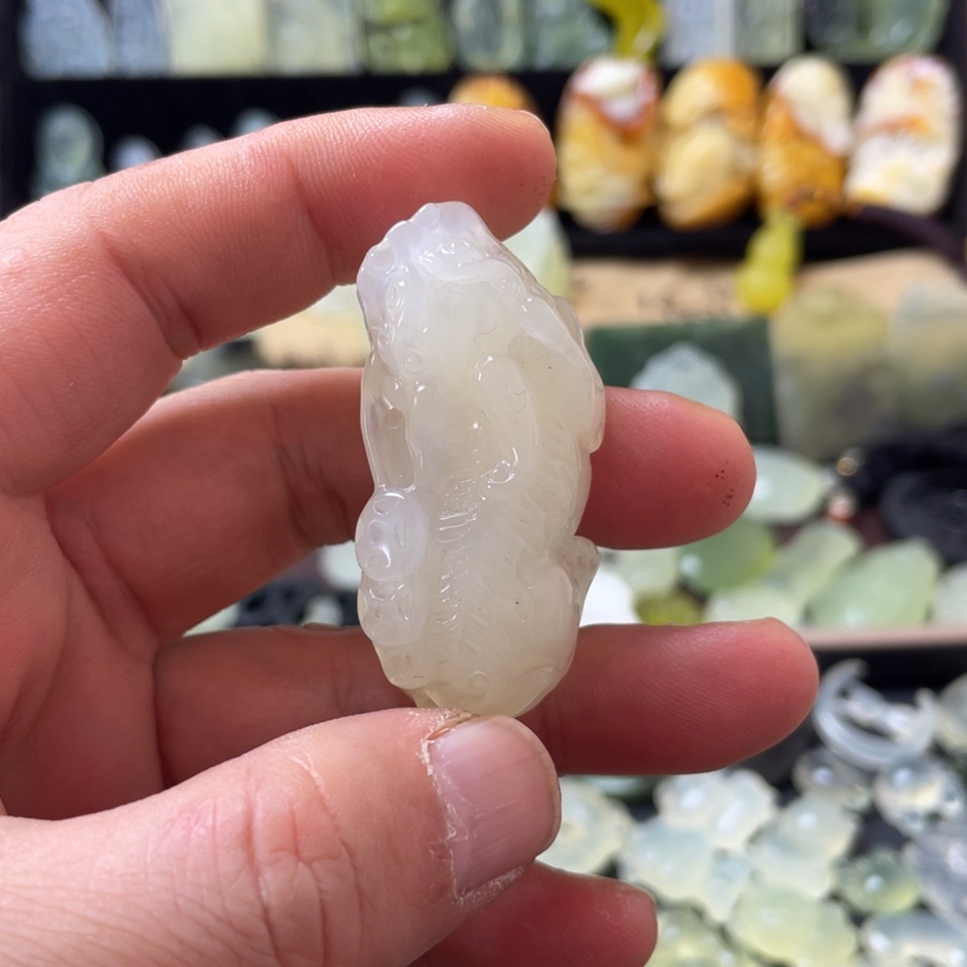 蛇纹石玉颈饰未镶嵌