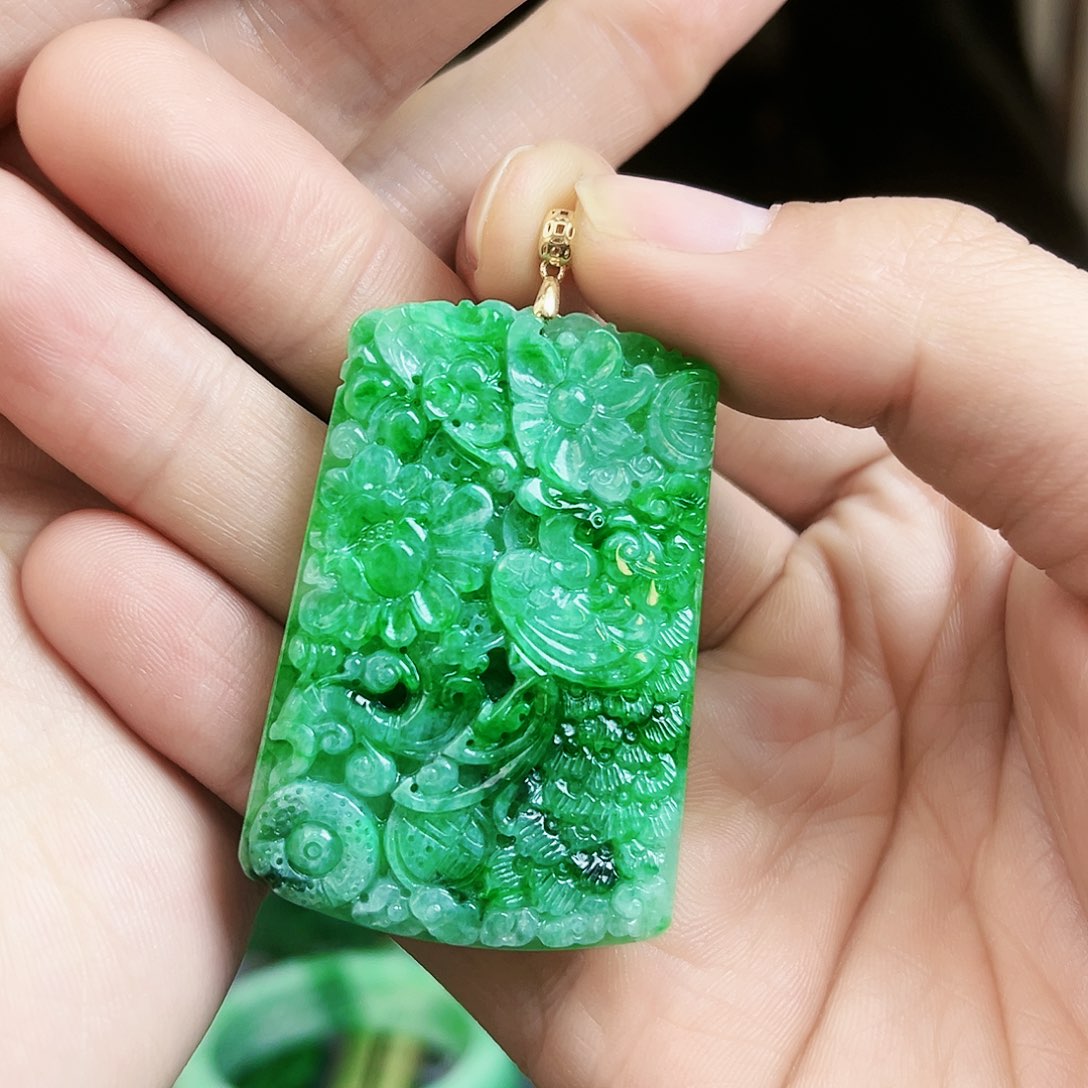 翡翠颈饰18K金镶嵌吊坠