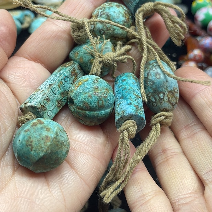 炭***丸玛瑙/玉髓未镶嵌颈饰