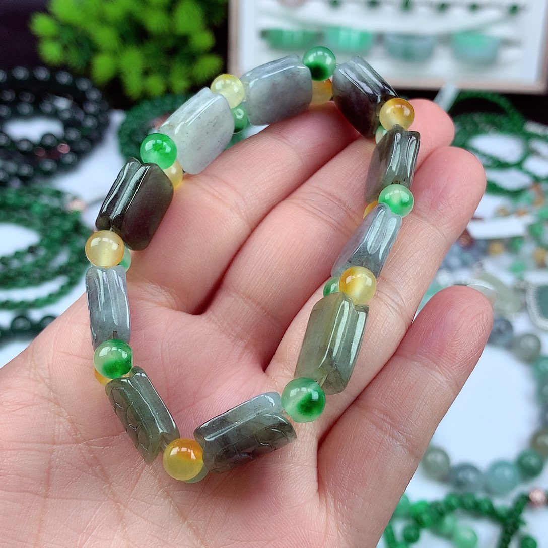 翡翠颈饰未镶嵌手串