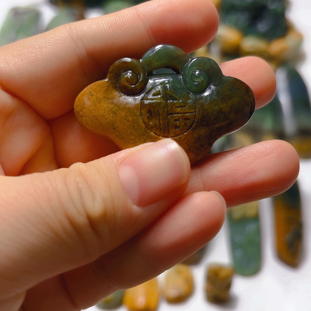 岫岩河磨玉（透闪石质玉）未镶嵌挂件