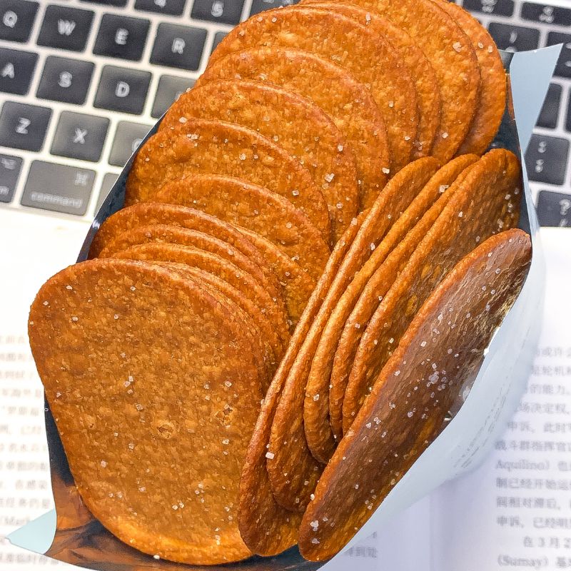 巧克力椰奶薄脆饼干单独小包装网红爆款好吃解馋晚上充饥零食小吃