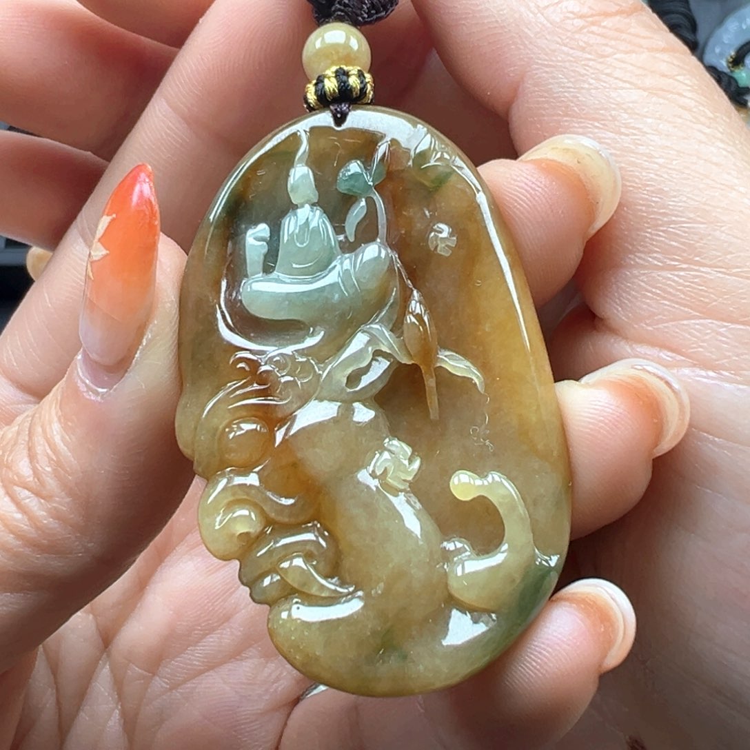 翡翠颈饰未镶嵌一念