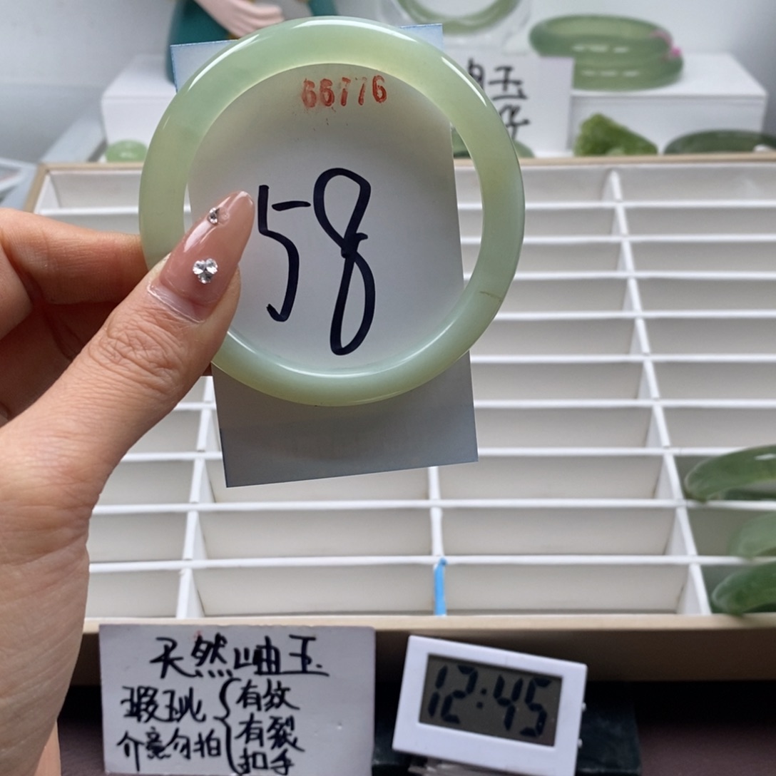 蛇纹石玉手镯未镶嵌