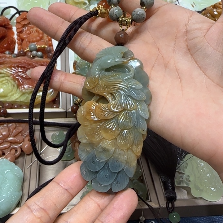 蛇纹石玉未镶嵌吊坠
