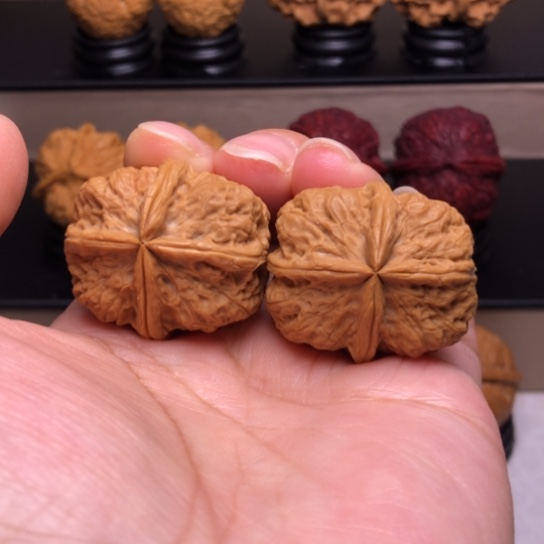 文玩核桃把件磐石四楞17