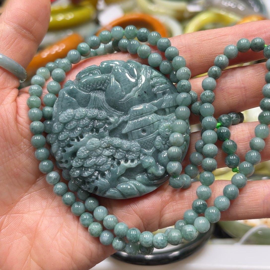 翡翠颈饰未镶嵌翡翠